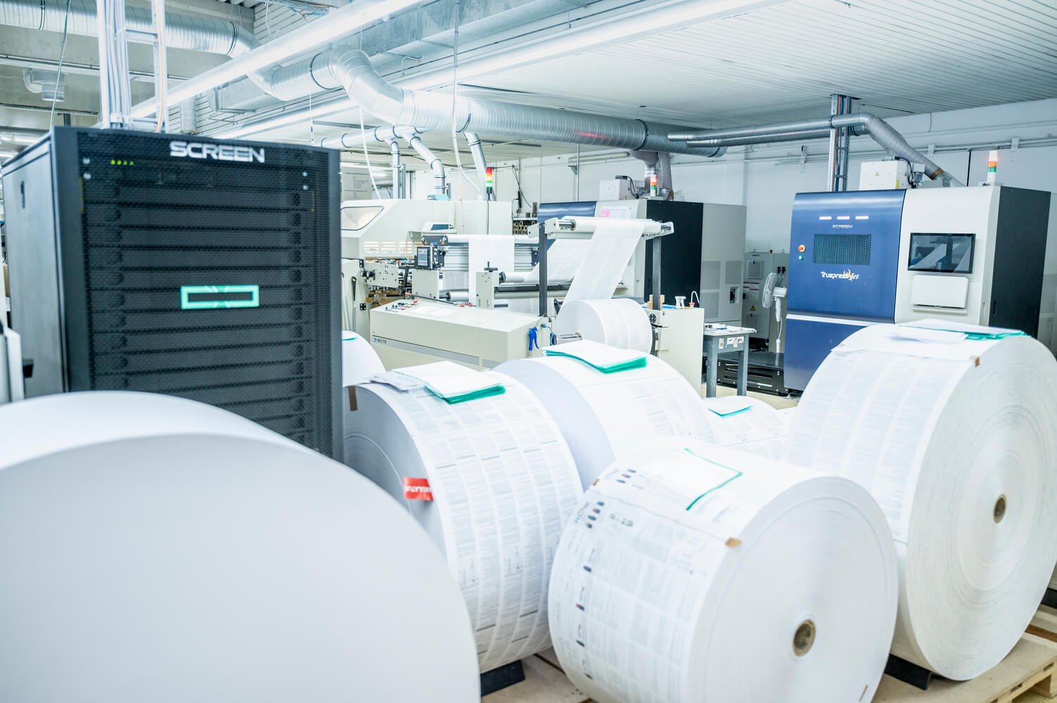 Nur speziell gefertigte und freigegebene Dünndruckpapiere eignen sich für pharmazeutische Packungsbeilagen. Alle bei diePharmadrucker verwendeten Papiere sind zertifiziert.
